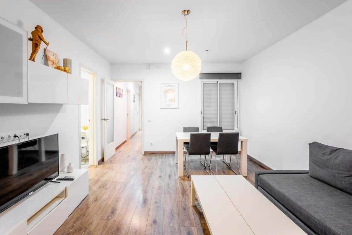 Paseo De Gracia Modern And Cozy 3bd - 2bth *