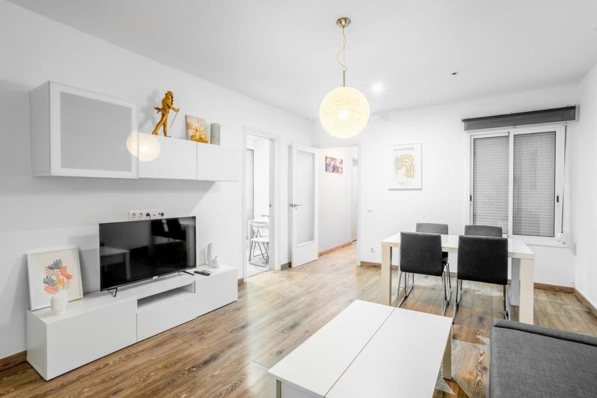 Paseo De Gracia Modern And Cozy 3bd - 2bth *